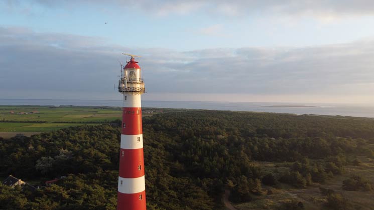 Leuchtturm-Bornrif-in-Ameland